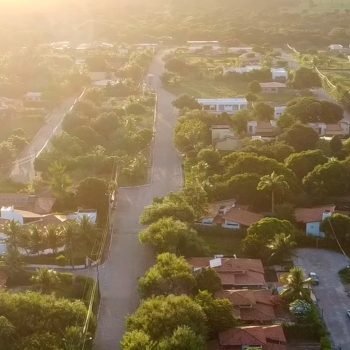 Imagem aérea do Condomínio PIpa Natureza ao Por do Sol